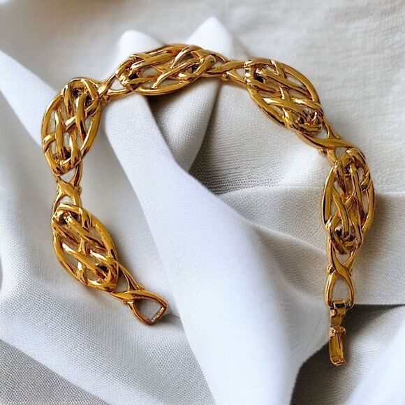 Napier VINTAGE Gold Tone Bracelet Chain Link Open Work Filigree Ornate Rococo - Picture 10 of 16